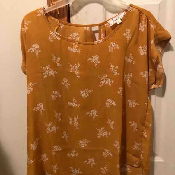 Brand new! Yellow floral blouse - Picture 2 of 2